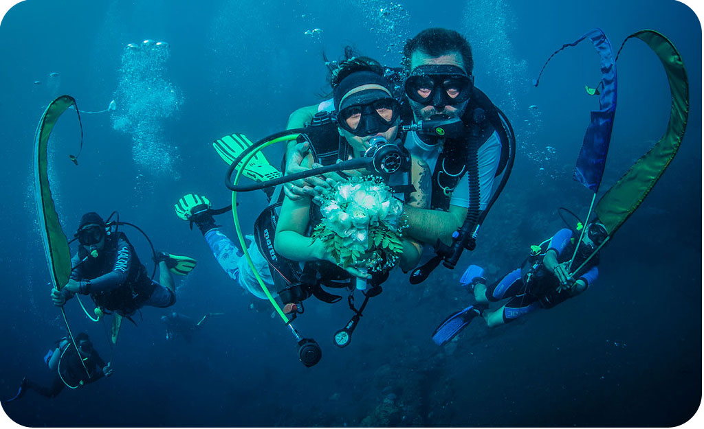 bali underwater diver wedding